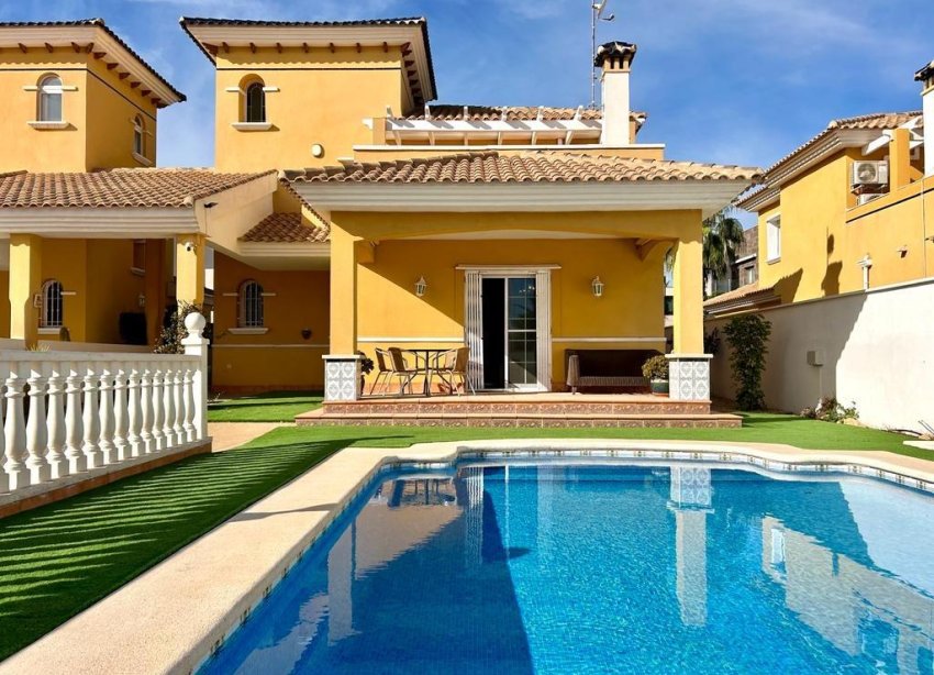 Resale - Villa - Orihuela Costa - Cabo Roig