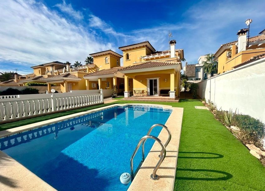 Resale - Villa - Orihuela Costa - Cabo Roig