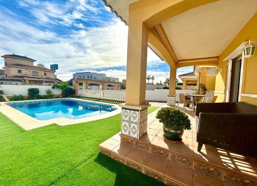 Resale - Villa - Orihuela Costa - Cabo Roig