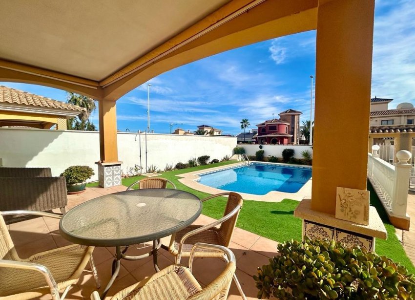 Resale - Villa - Orihuela Costa - Cabo Roig