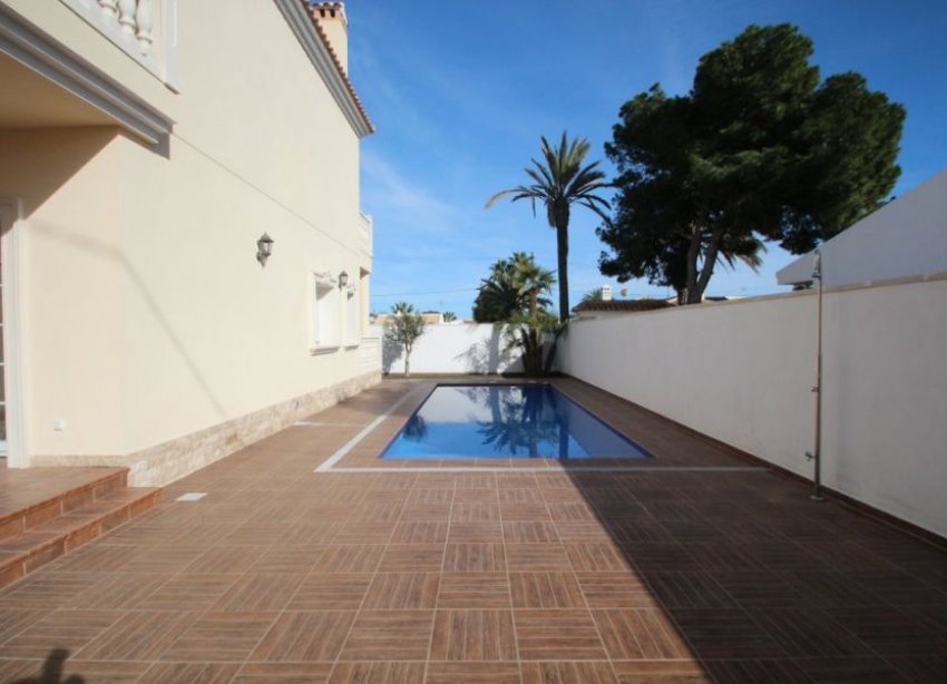 Resale - Villa - Orihuela Costa - Cabo Roig