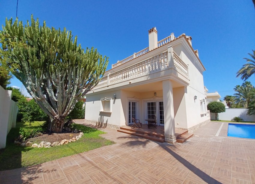 Resale - Villa - Orihuela Costa - Cabo Roig