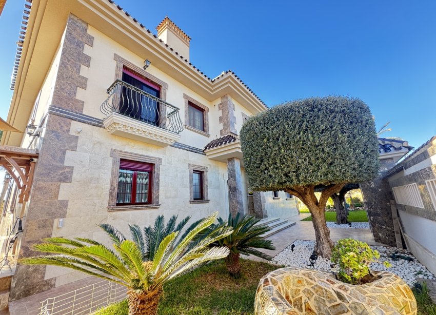 Resale - Villa - Orihuela Costa - Cabo Roig