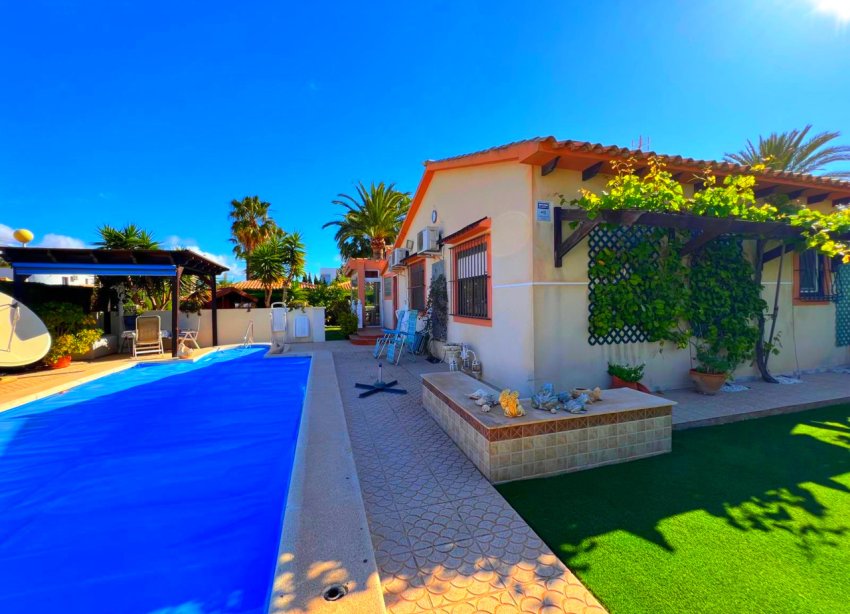 Resale - Villa - Orihuela Costa - Cabo Roig