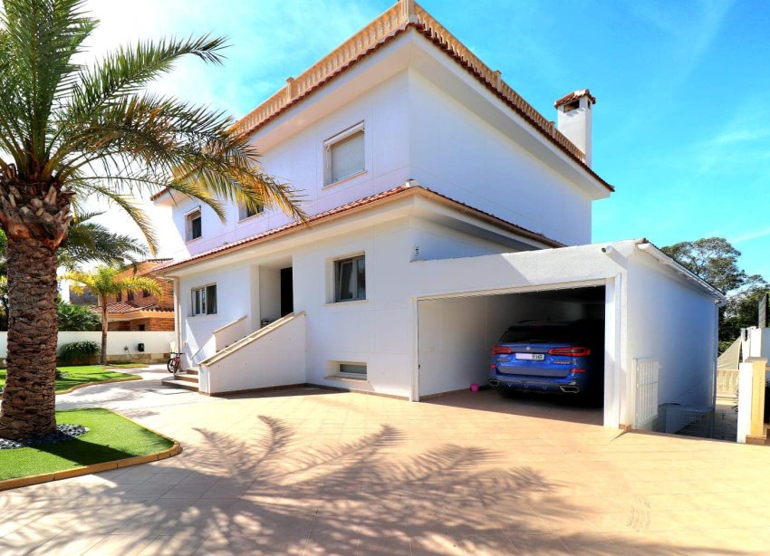 Resale - Villa - Orihuela Costa - Campoamor