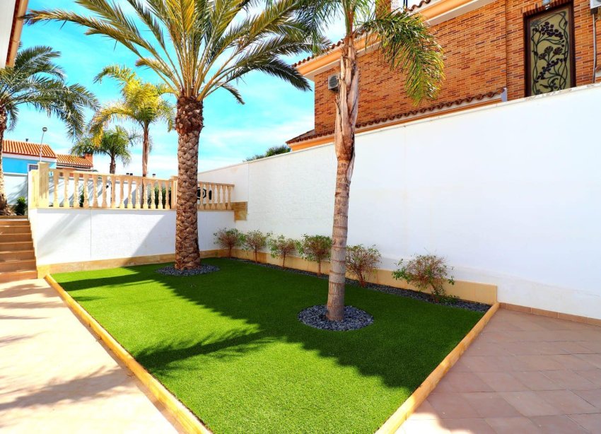 Resale - Villa - Orihuela Costa - Campoamor