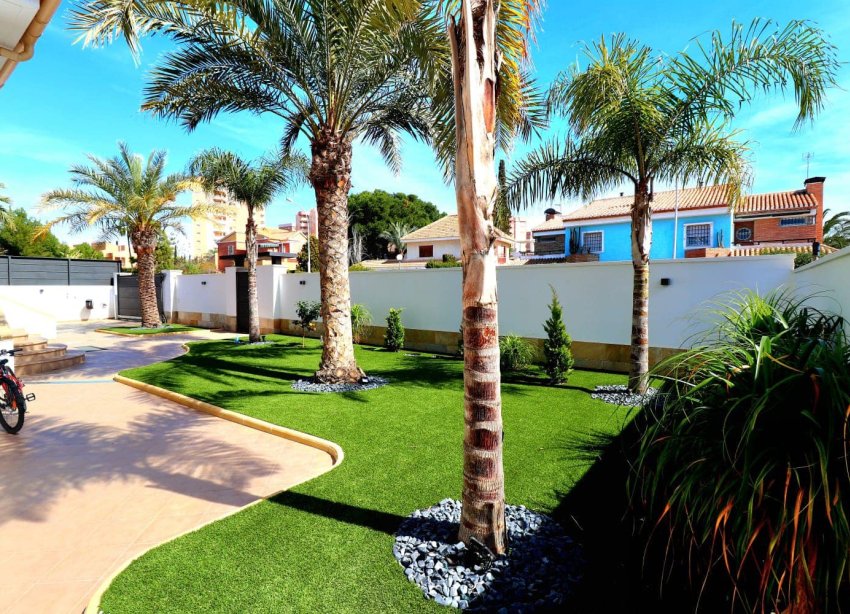 Resale - Villa - Orihuela Costa - Campoamor