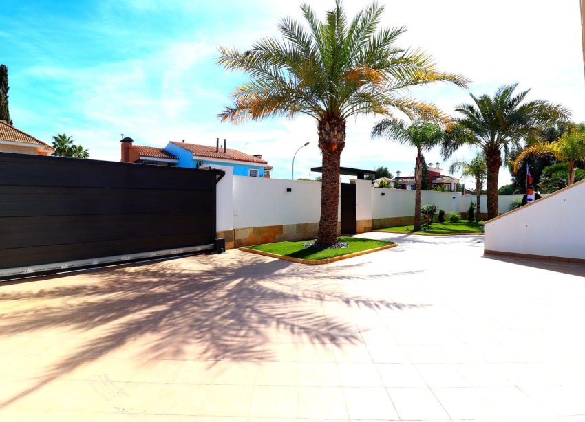 Resale - Villa - Orihuela Costa - Campoamor