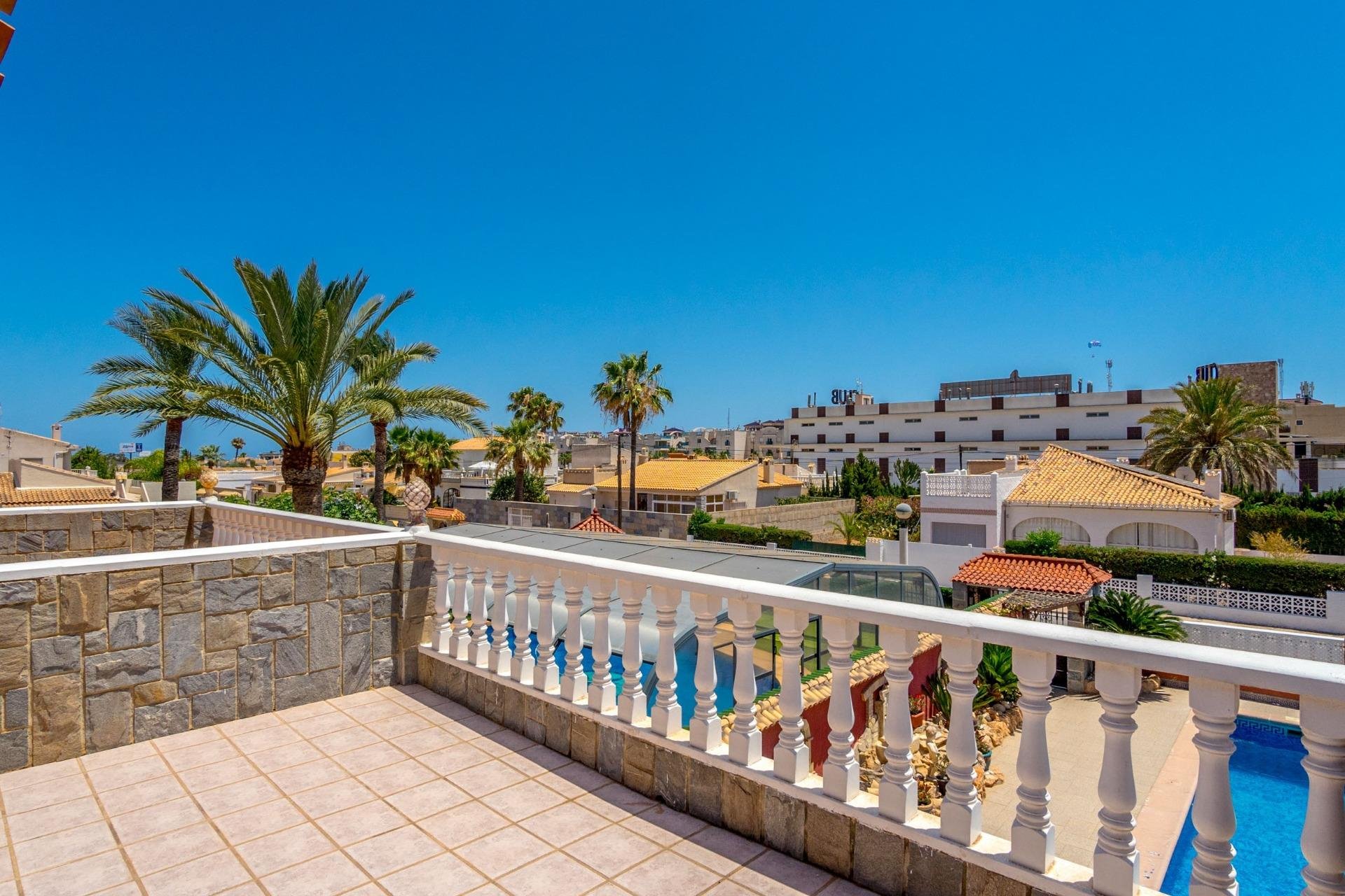 Resale - Villa - Orihuela Costa - Campoamor