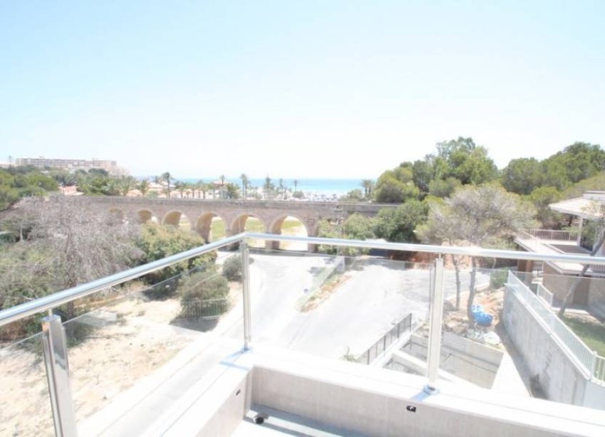 Resale - Villa - Orihuela Costa - Campoamor