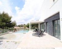 Resale - Villa - Orihuela Costa - Campoamor