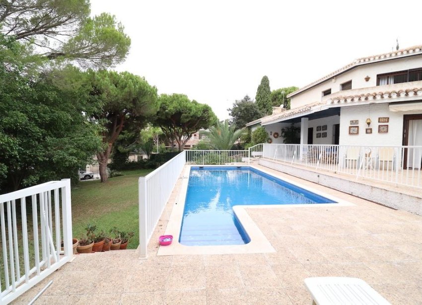 Resale - Villa - Orihuela Costa - Campoamor