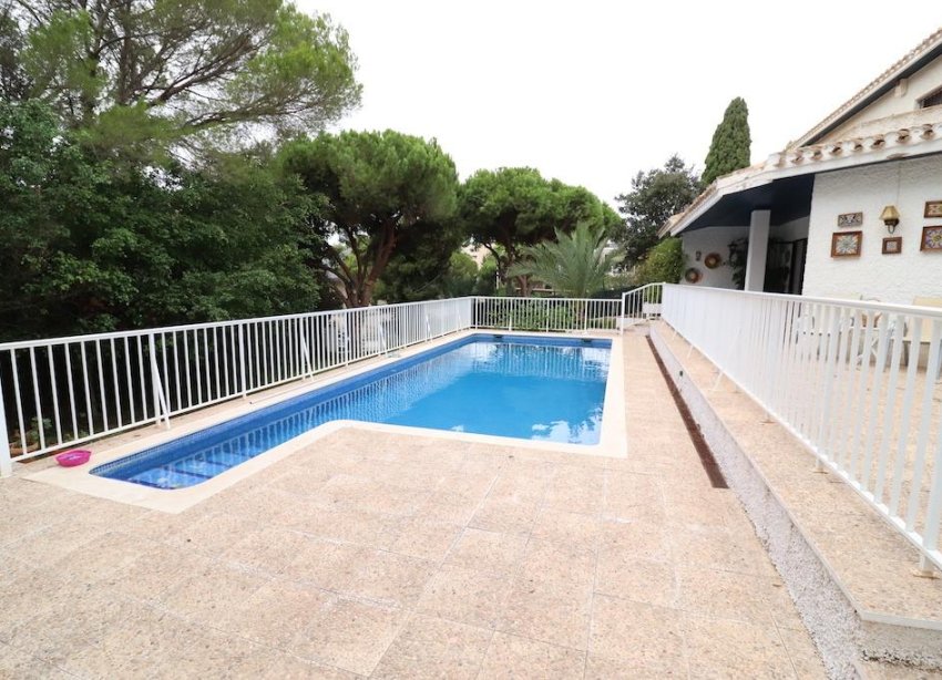 Resale - Villa - Orihuela Costa - Campoamor