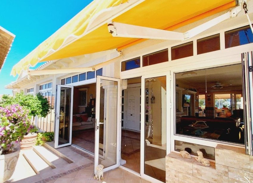 Resale - Villa - Orihuela Costa - Campoamor