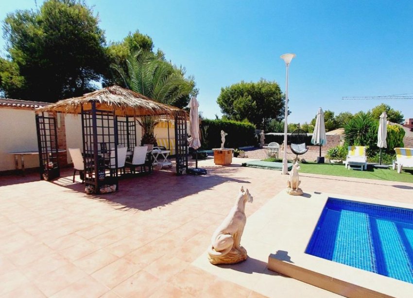 Resale - Villa - Orihuela Costa - Campoamor