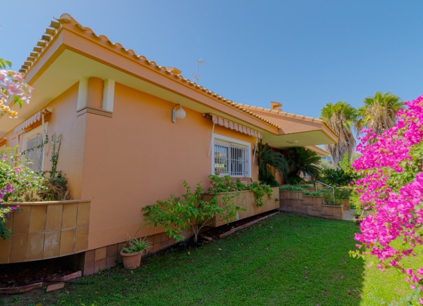 Resale - Villa - Orihuela Costa - Campoamor