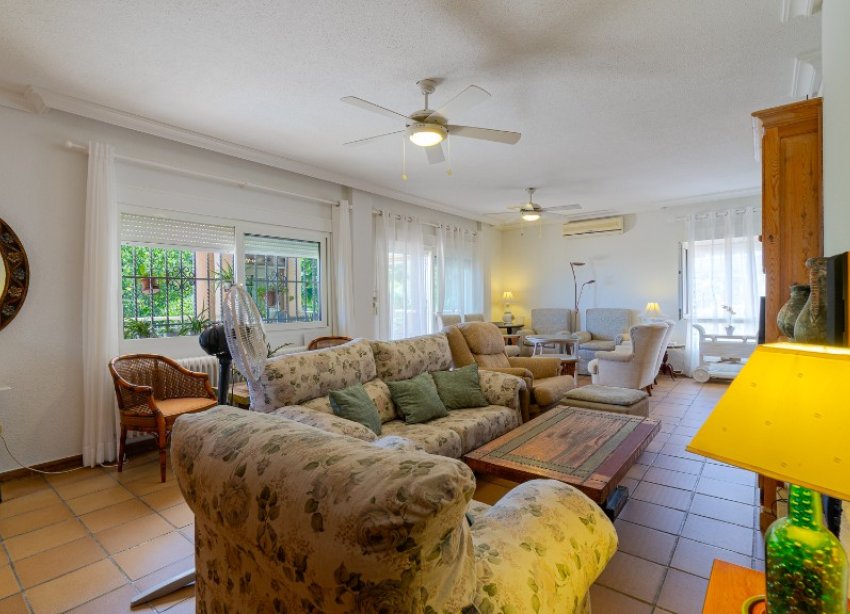 Resale - Villa - Orihuela Costa - Campoamor