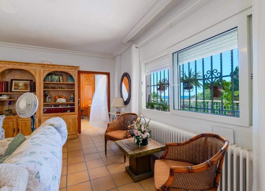 Resale - Villa - Orihuela Costa - Campoamor