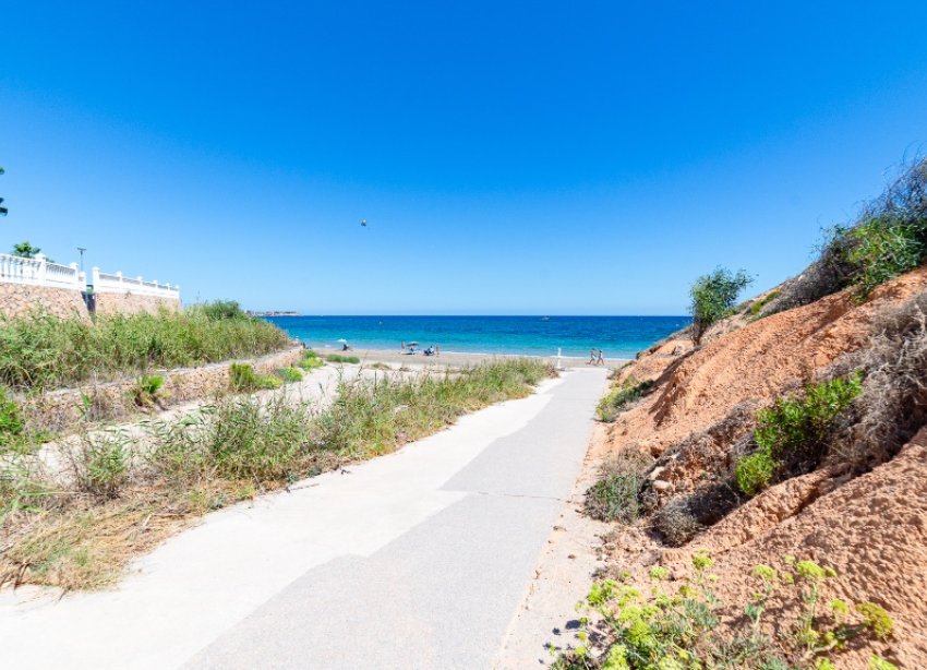 Resale - Villa - Orihuela Costa - Campoamor