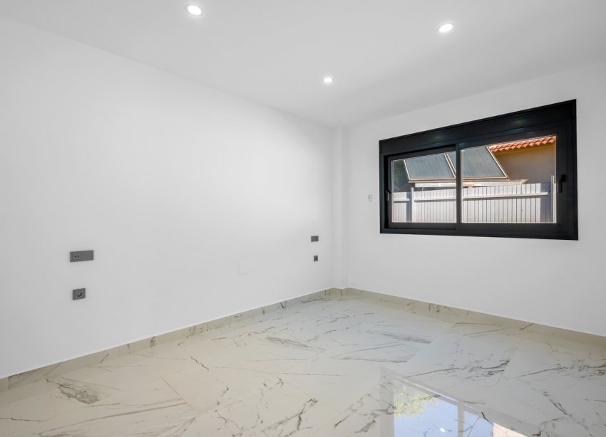 Resale - Villa - Orihuela Costa - Campoamor