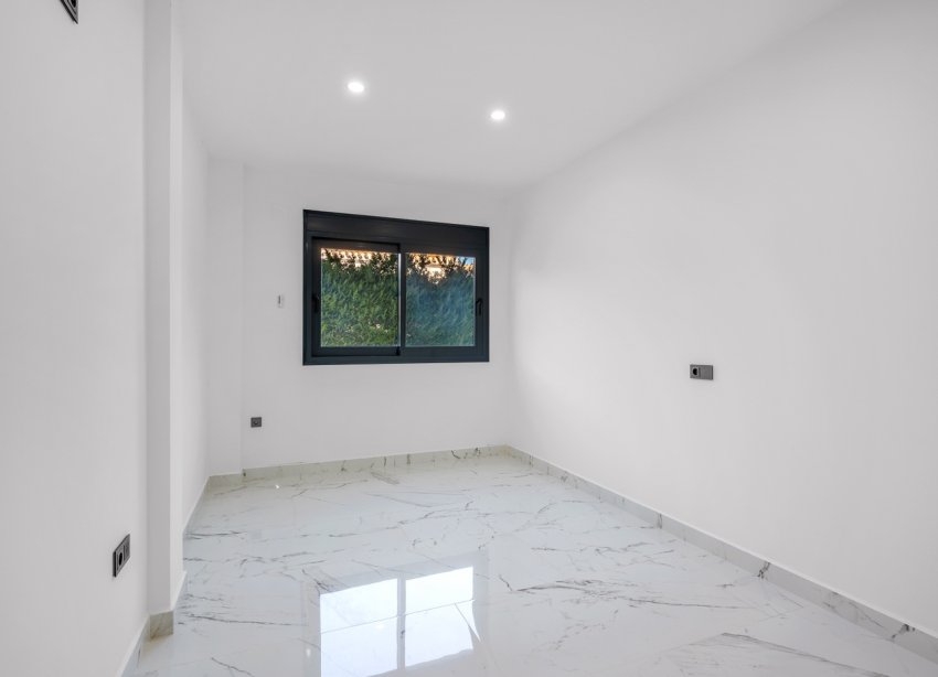 Resale - Villa - Orihuela Costa - Campoamor