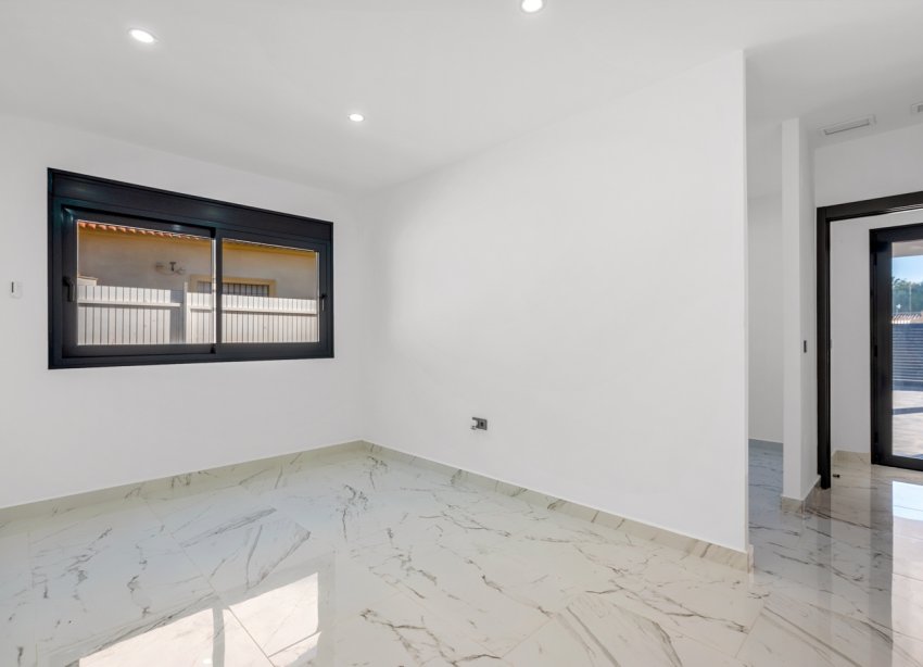 Resale - Villa - Orihuela Costa - Campoamor