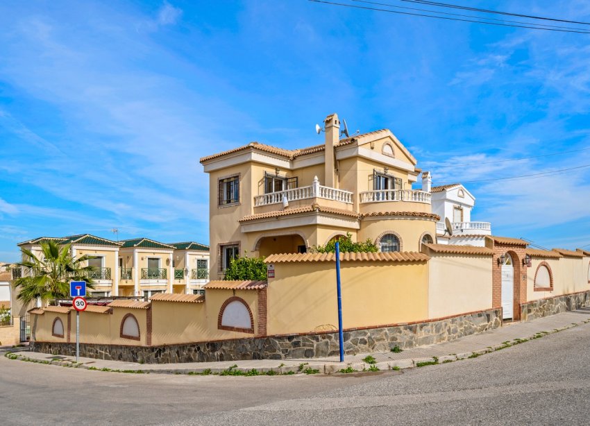 Resale - Villa - Orihuela Costa - Castillo de Don Juan