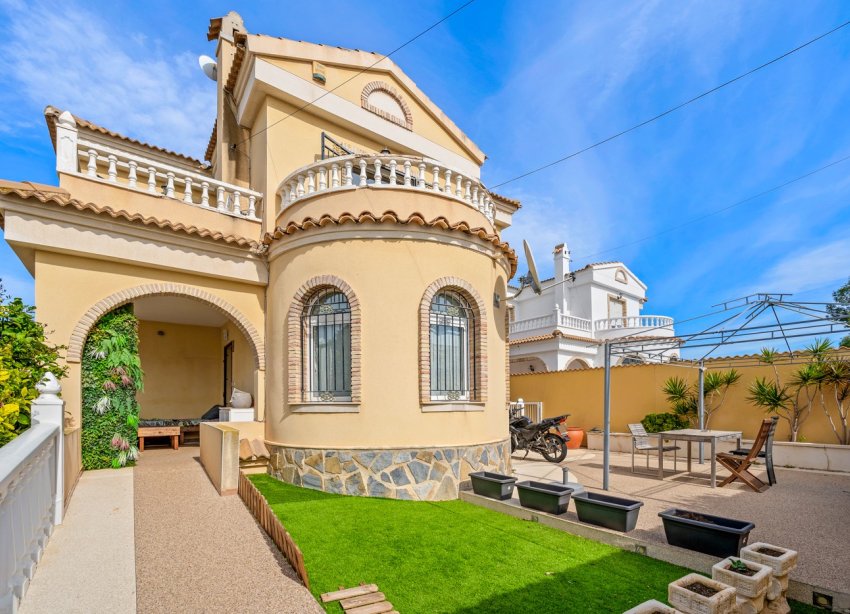 Resale - Villa - Orihuela Costa - Castillo de Don Juan