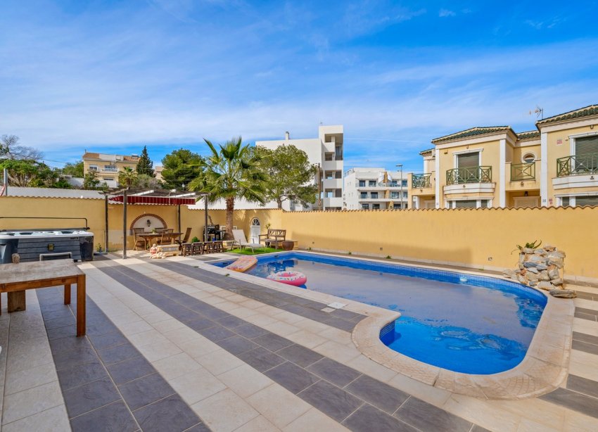 Resale - Villa - Orihuela Costa - Castillo de Don Juan