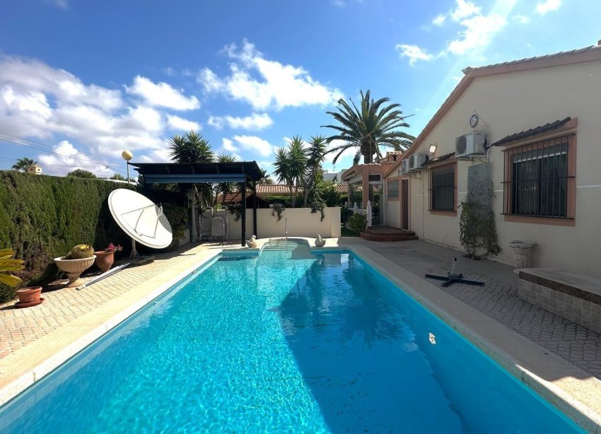 Resale - Villa - Orihuela Costa - Costa blanca