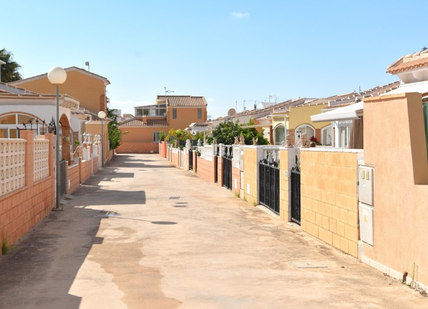 Resale - Villa - Orihuela Costa - La Florida