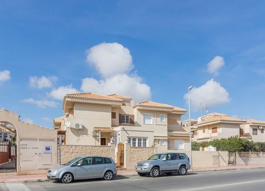 Resale - Villa - Orihuela Costa - La Zenia- Orihuela costa