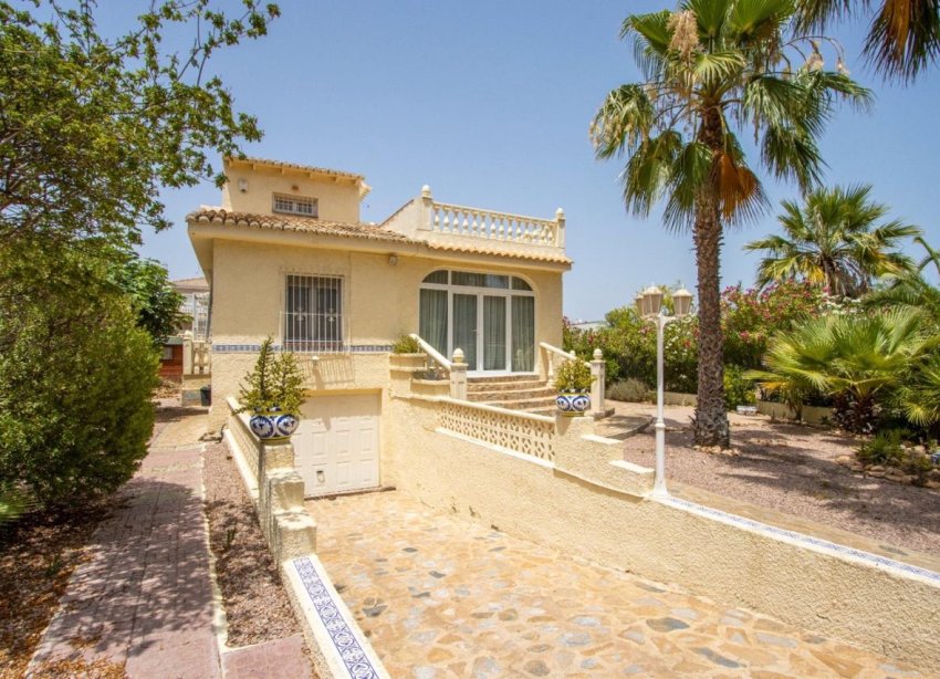 Resale - Villa - Orihuela Costa - La Zenia