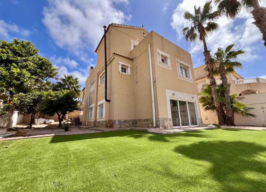Resale - Villa - Orihuela Costa - La Zenia