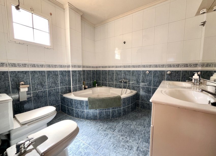 Resale - Villa - Orihuela Costa - La Zenia