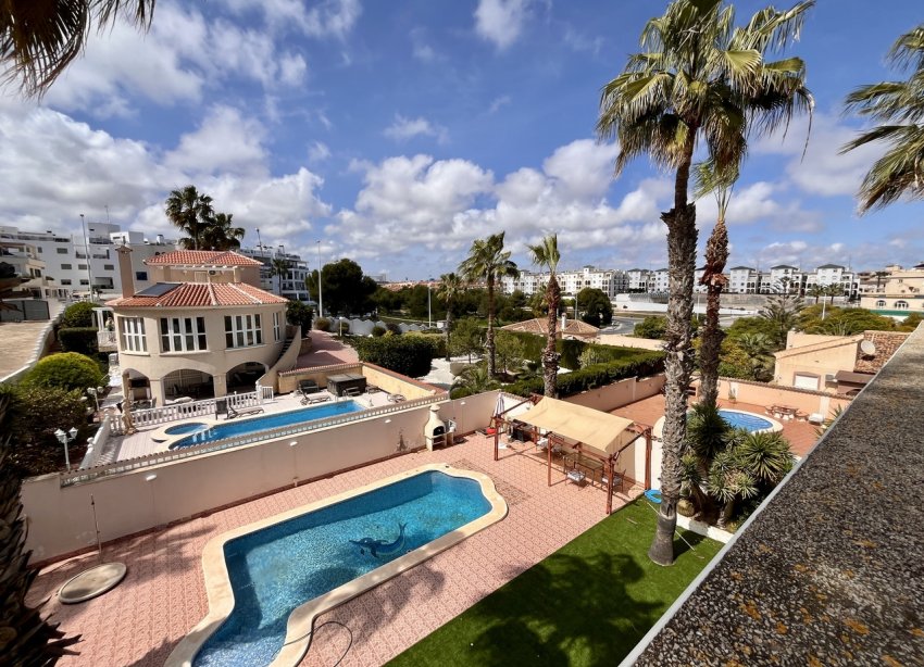 Resale - Villa - Orihuela Costa - La Zenia
