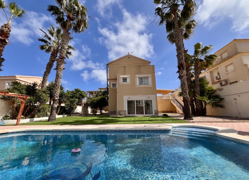 Resale - Villa - Orihuela Costa - La Zenia
