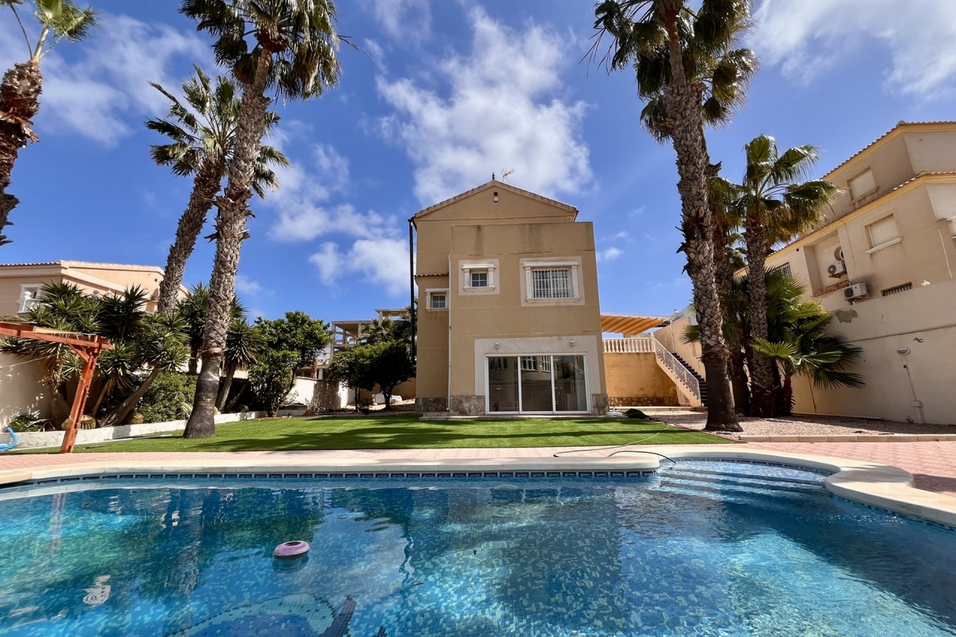 Resale - Villa - Orihuela Costa - La Zenia