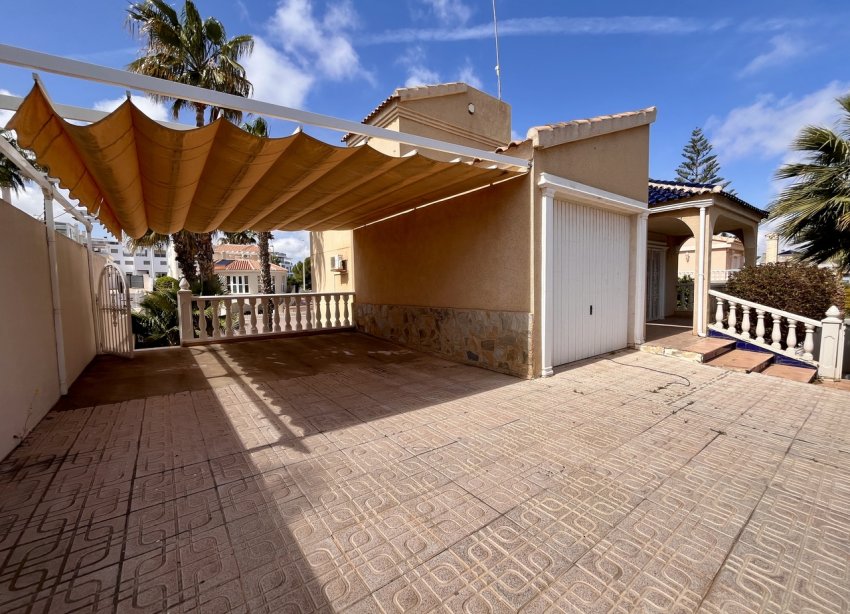 Resale - Villa - Orihuela Costa - La Zenia