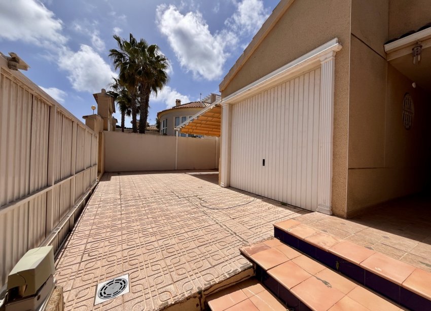 Resale - Villa - Orihuela Costa - La Zenia