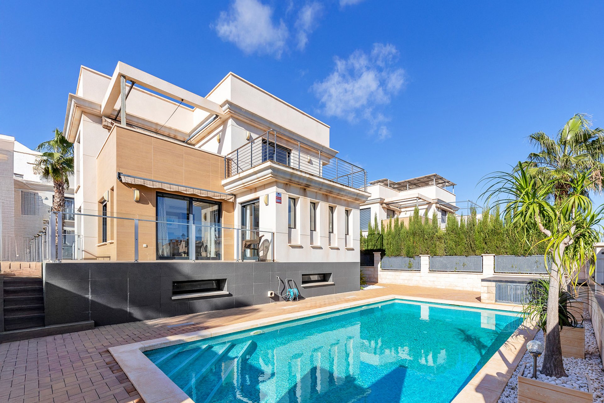 Resale - Villa - Orihuela Costa - La Zenia