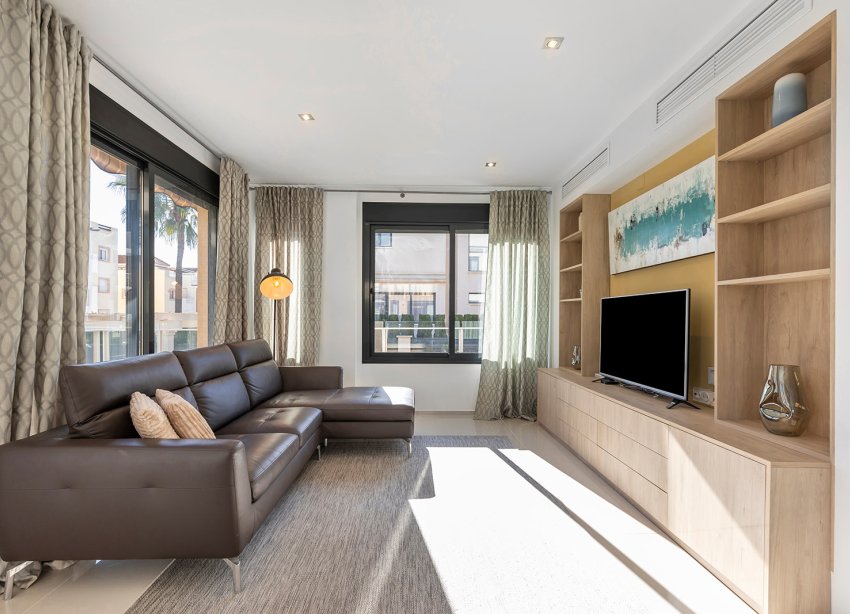 Resale - Villa - Orihuela Costa - La Zenia