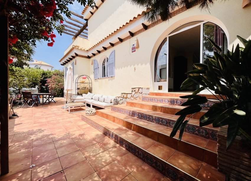 Resale - Villa - Orihuela Costa - La Zenia