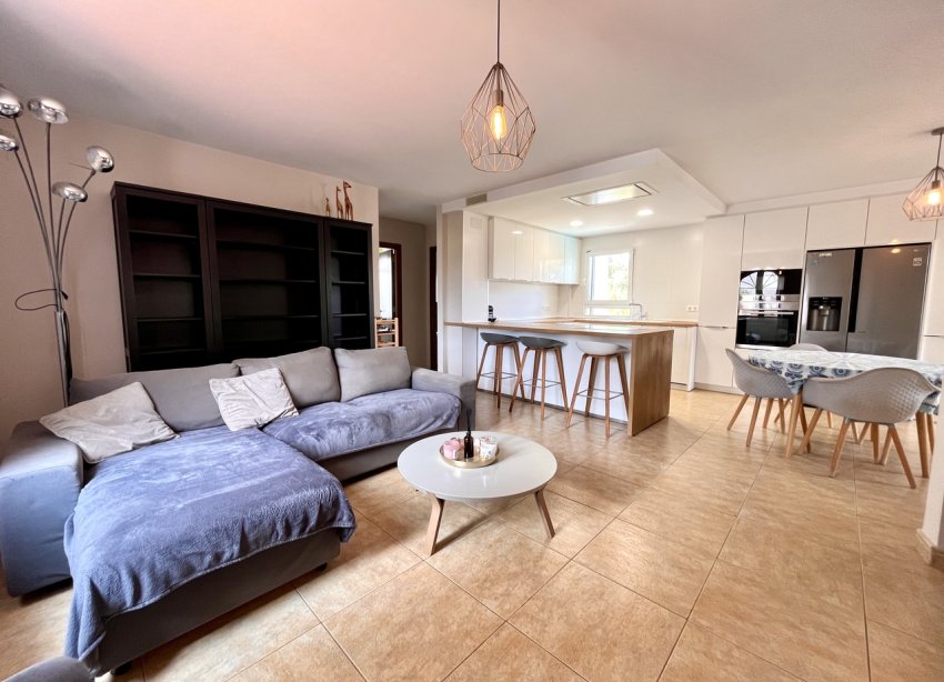 Resale - Villa - Orihuela Costa - La Zenia