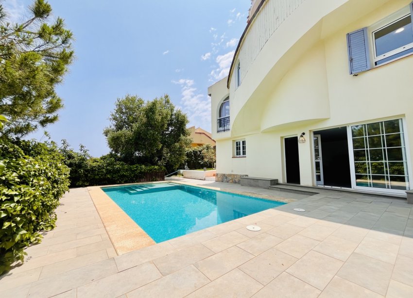Resale - Villa - Orihuela Costa - La Zenia