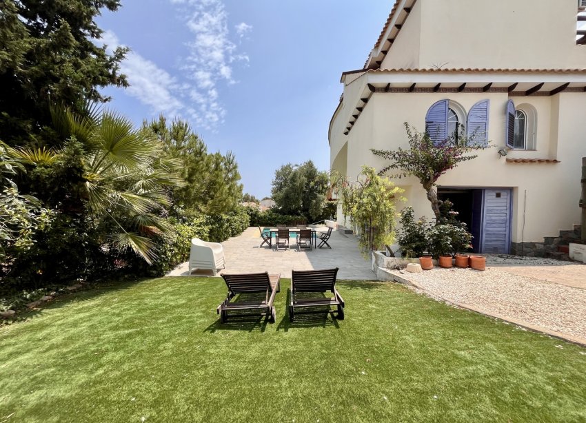 Resale - Villa - Orihuela Costa - La Zenia