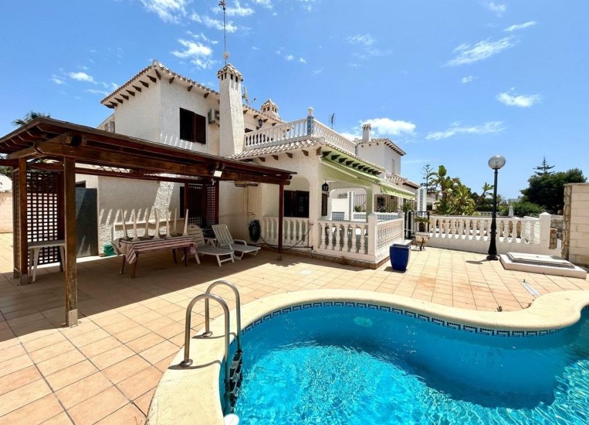 Resale - Villa - Orihuela Costa - La Zenia