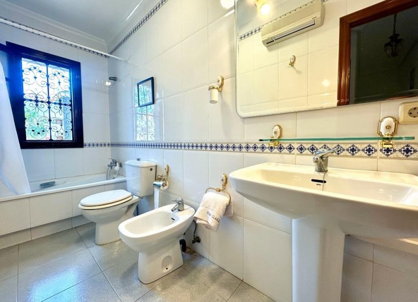 Resale - Villa - Orihuela Costa - La Zenia