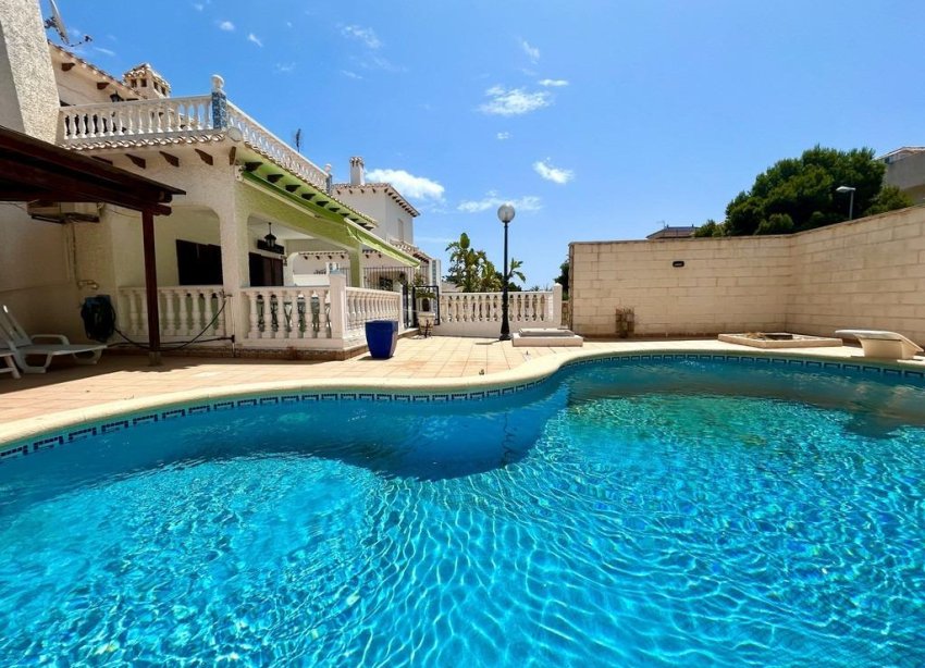 Resale - Villa - Orihuela Costa - La Zenia
