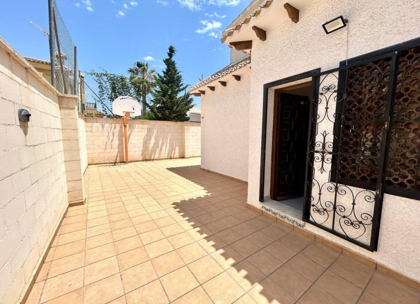 Resale - Villa - Orihuela Costa - La Zenia